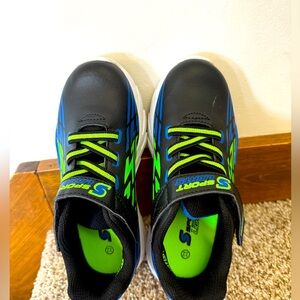 Sketchers  Sporty Kids Shoes with Black and Blue Design boys size 12